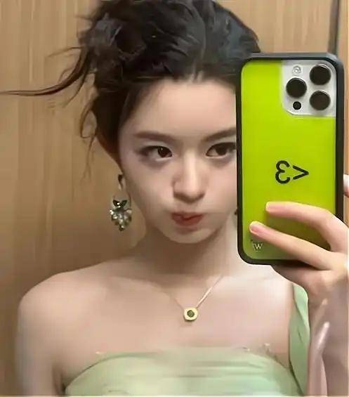争议：一场从奢侈品到权力监督的集体追问AG真人娱乐女明星黄杨钿甜天价耳环引