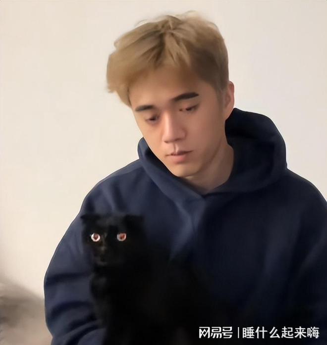 去世！母亲曝光去世原因生前文案一语成谶AG真人国际网站33岁健身帅哥“山阿”(图17)