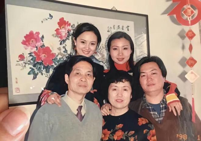 是画家祖籍无锡父亲为了母亲留在青岛AG真人直营朱媛媛家庭情况曝光哥(图6)