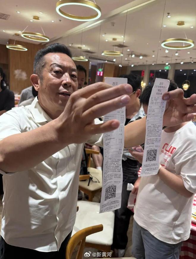 走后一小时却说“恶心”明天起全国所有门店上线“罗永浩菜单”AG真人游戏第一品牌西贝创始人:罗永浩方结账时攒了会员积分(图3) 走后一小时却说“恶心”明天起全国所有门店上线“罗永浩菜单”AG真人游戏第一品牌西贝创始人:罗永浩方结账时攒了会员积分(图3)