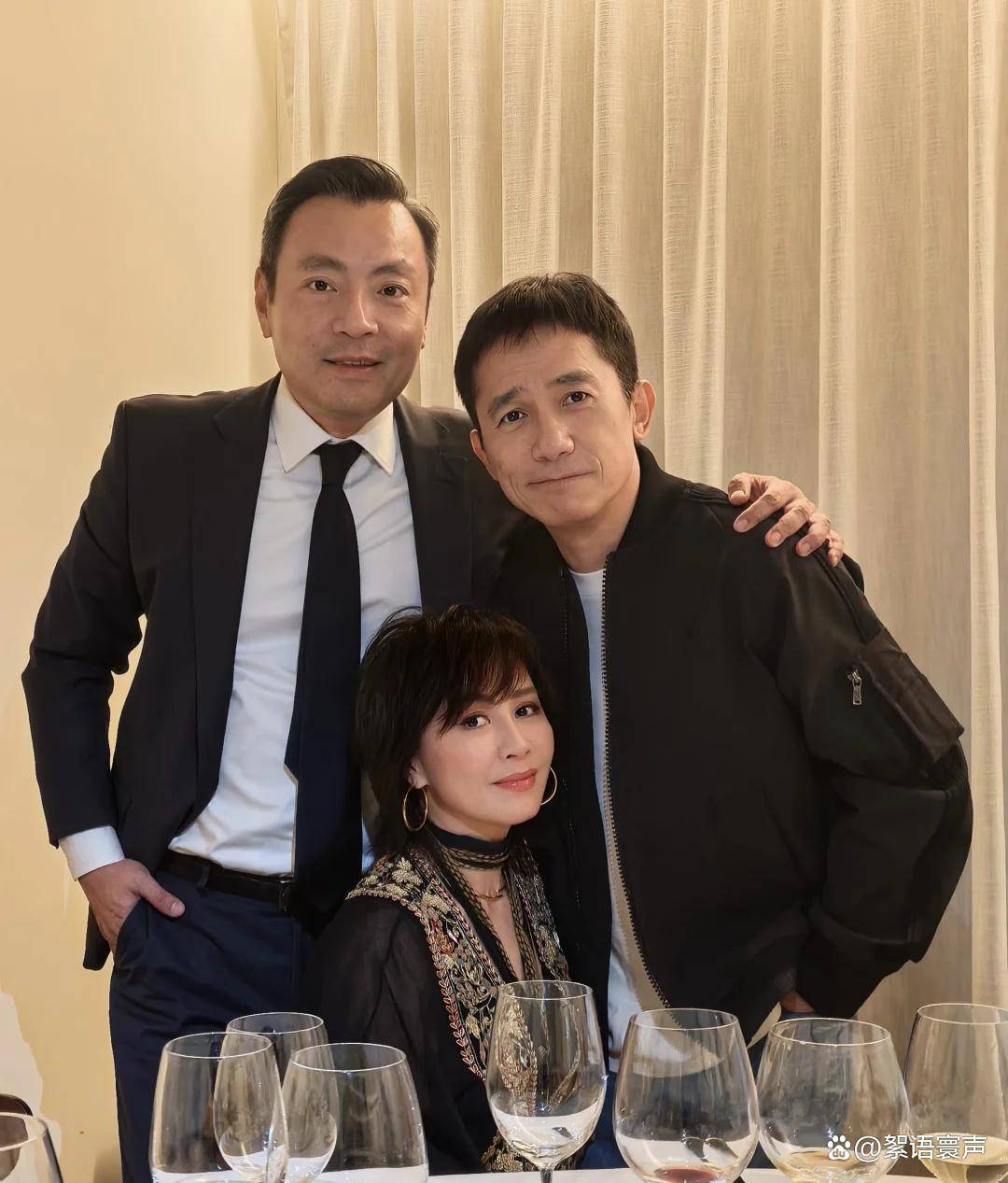朝伟罕见举香槟出镜港圈名流齐聚送豪礼！AG真人网站刘嘉玲60大寿提前预热梁(图4)